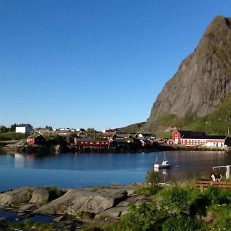 Nordlandshus Ved Havet Pa Reine, Lofoten Luaran gambar