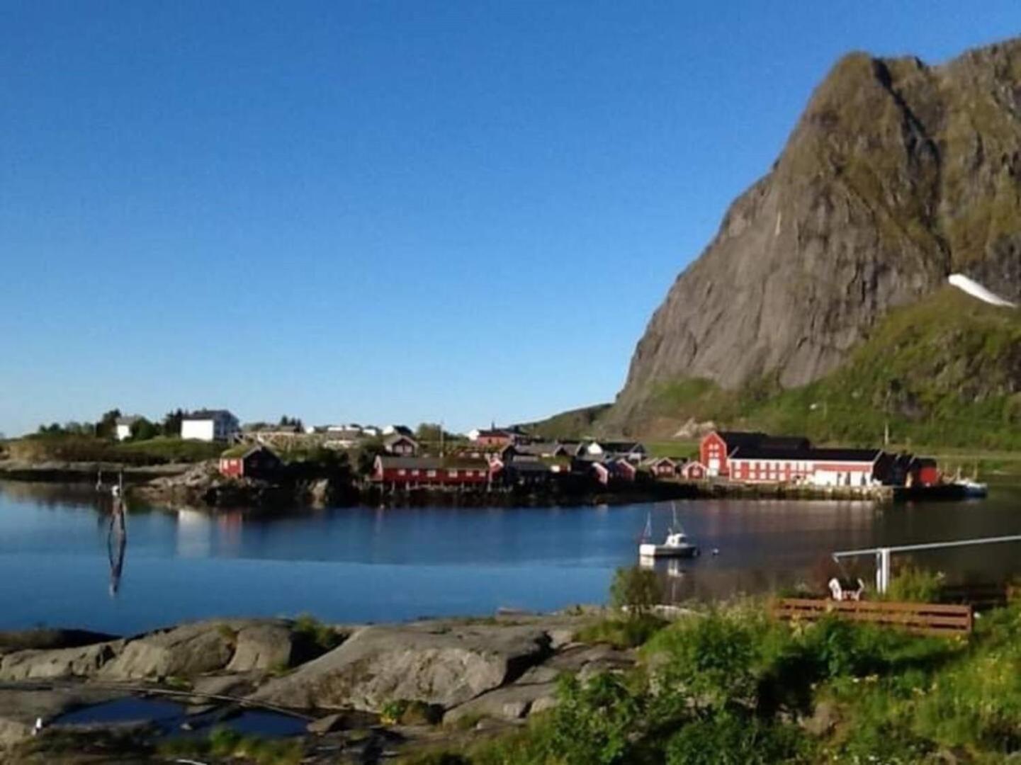 Nordlandshus Ved Havet Pa Reine, Lofoten Luaran gambar