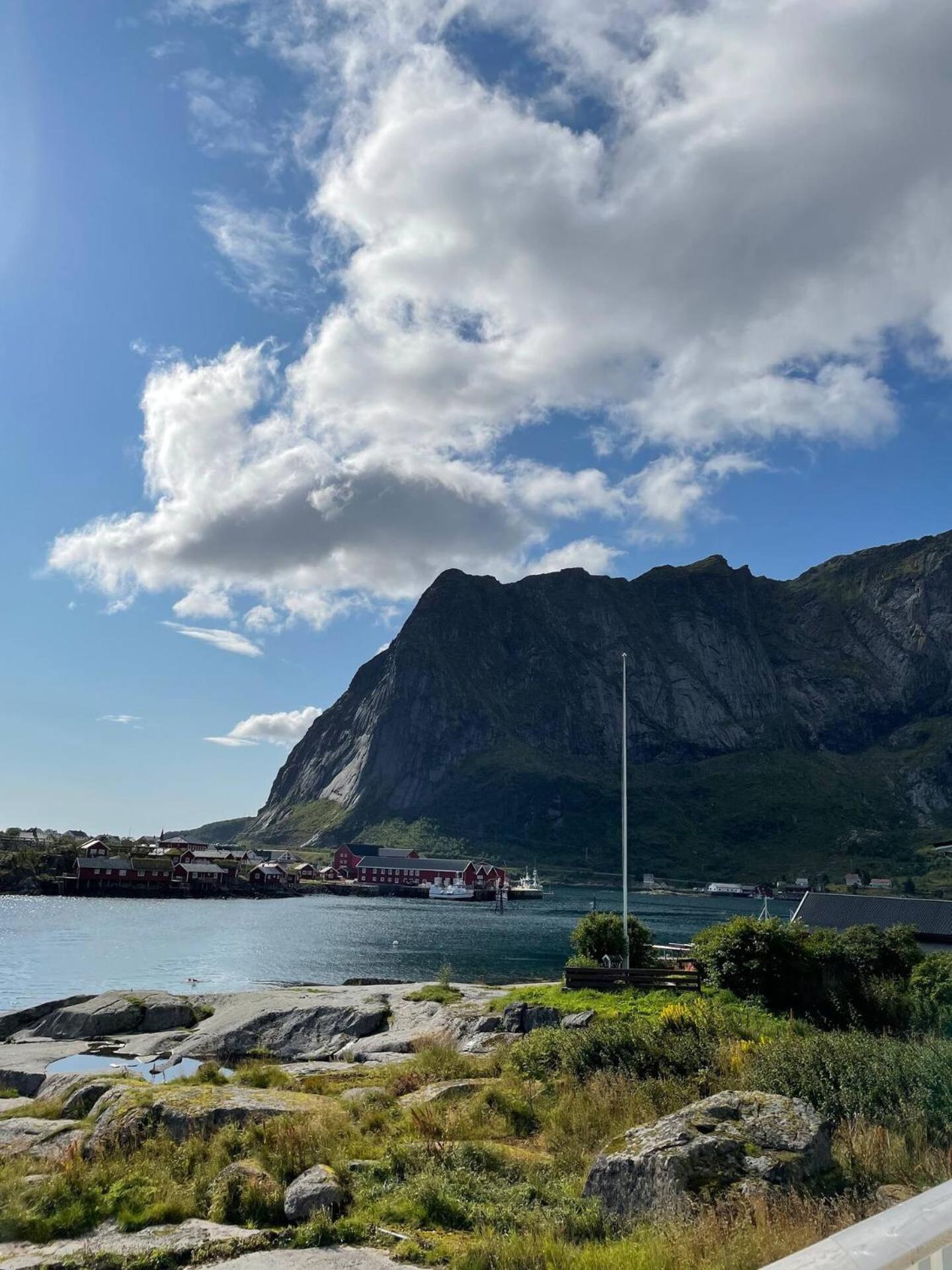 Nordlandshus Ved Havet Pa Reine, Lofoten Luaran gambar