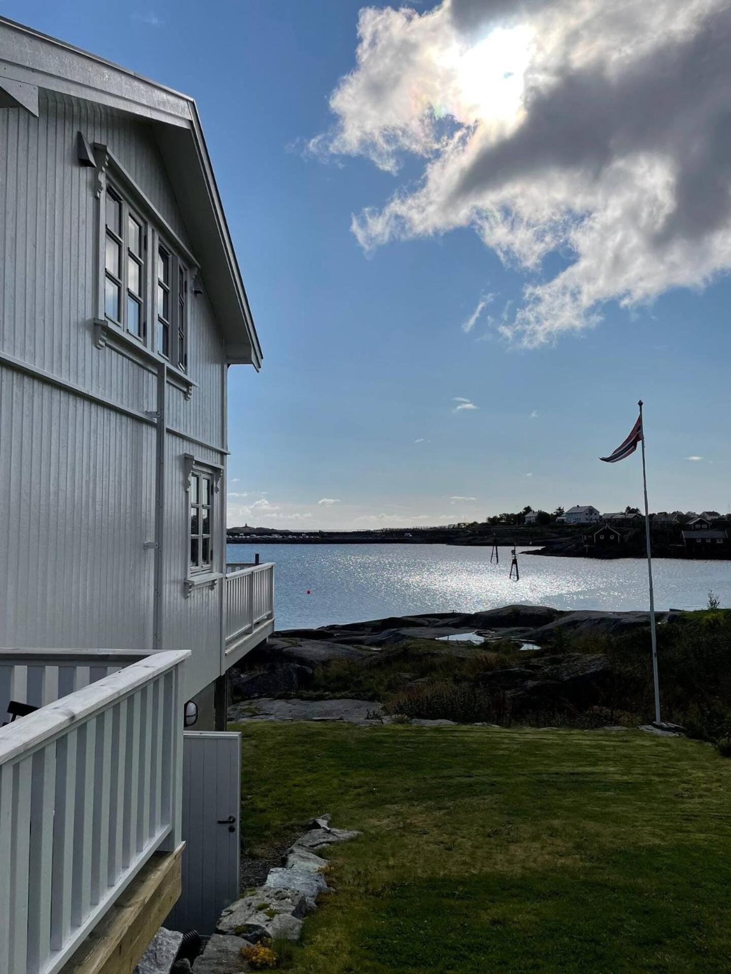 Nordlandshus Ved Havet Pa Reine, Lofoten Luaran gambar